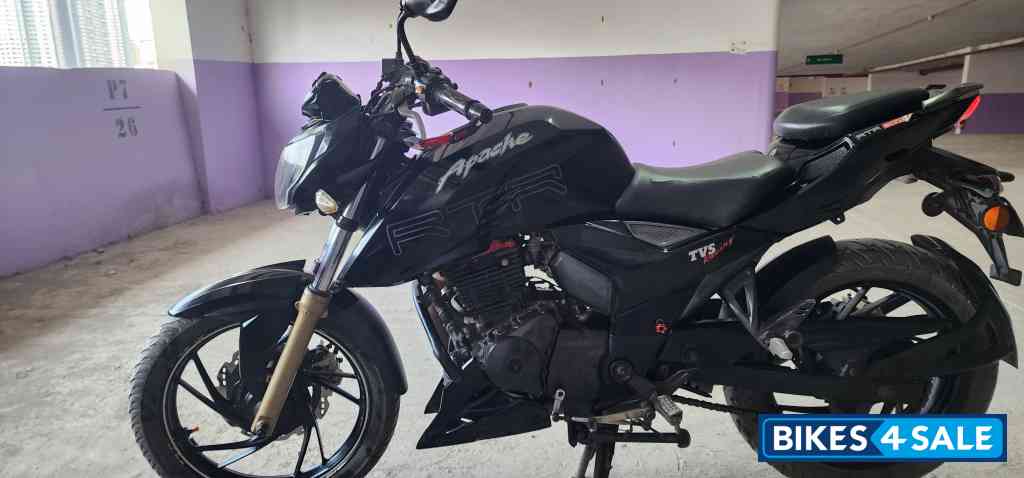 Black TVS Apache RTR 200 4V Black TVS Apache RTR 200 4V