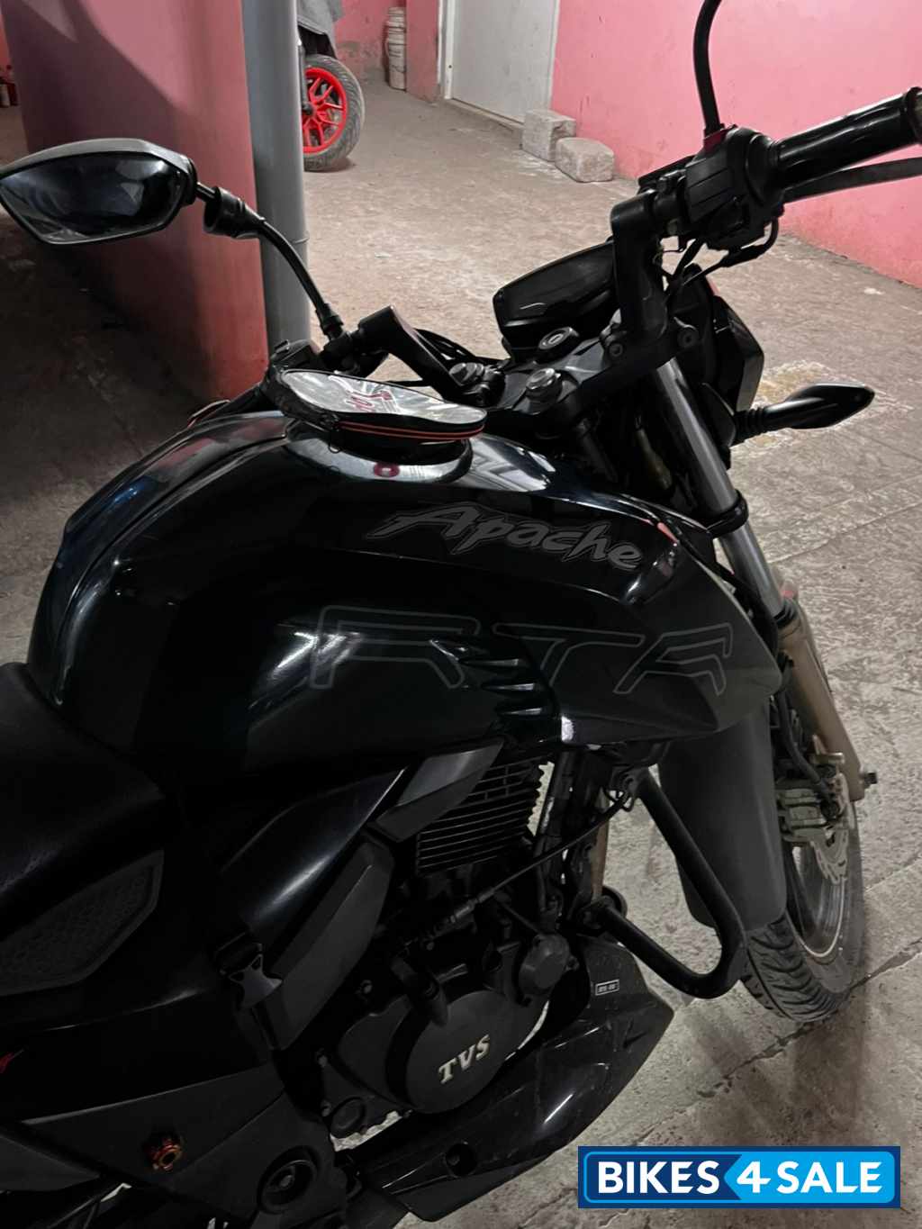 Black TVS Apache RTR 200 4V Black TVS Apache RTR 200 4V