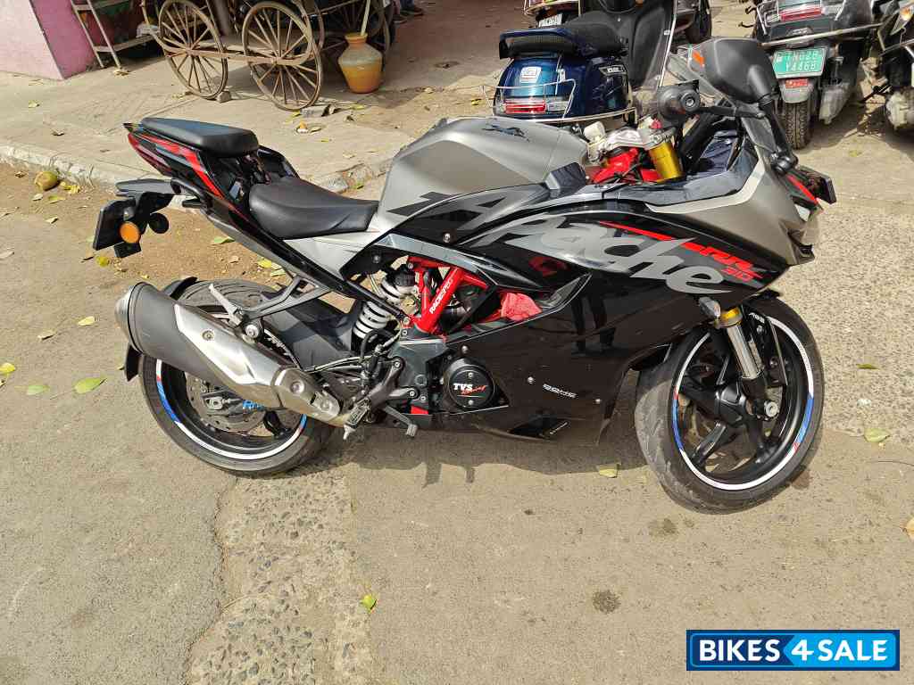 Black TVS Apache RR 310 Black TVS Apache RR 310