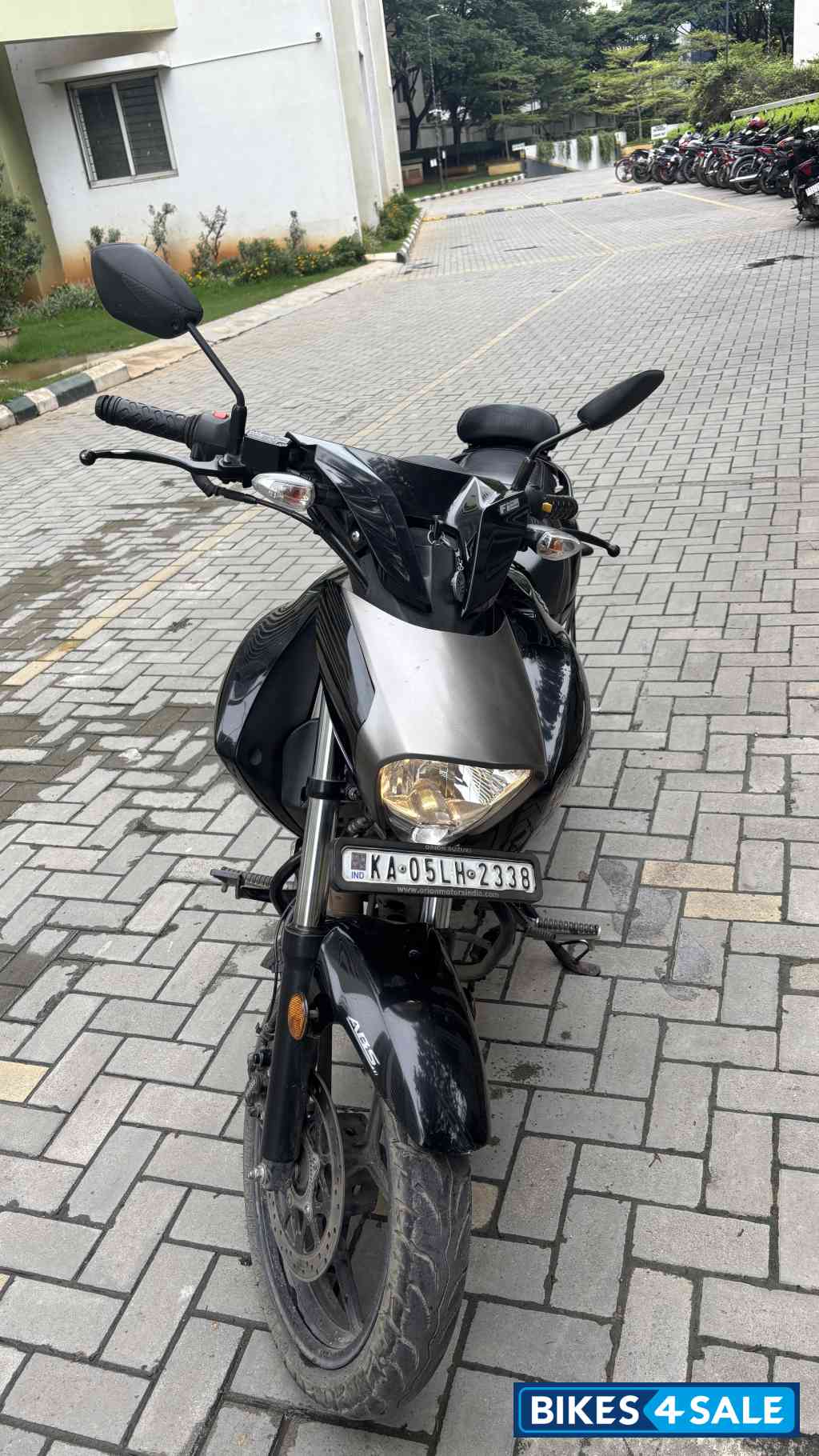Black Suzuki Intruder 150 FI