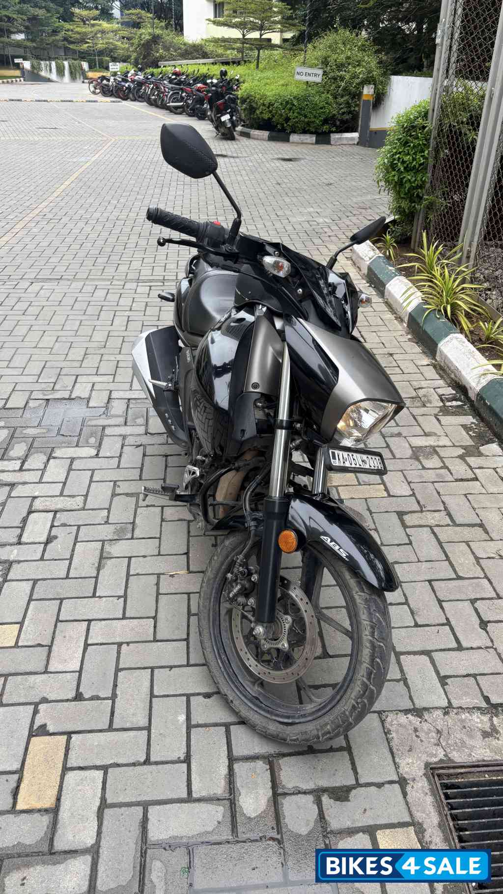 Black Suzuki Intruder 150 FI