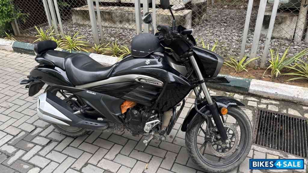 Black Suzuki Intruder 150 FI