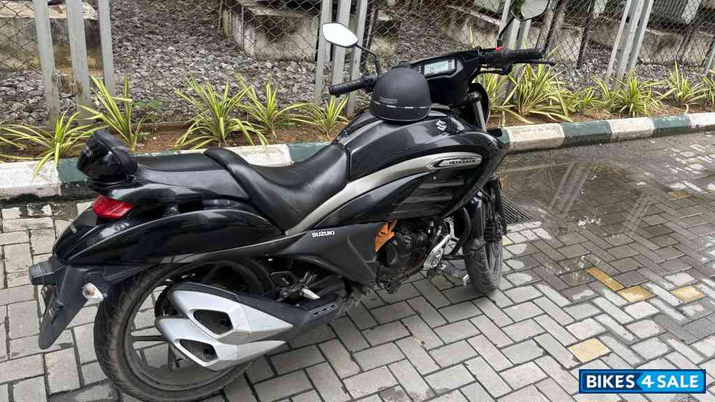 Black Suzuki Intruder 150 FI