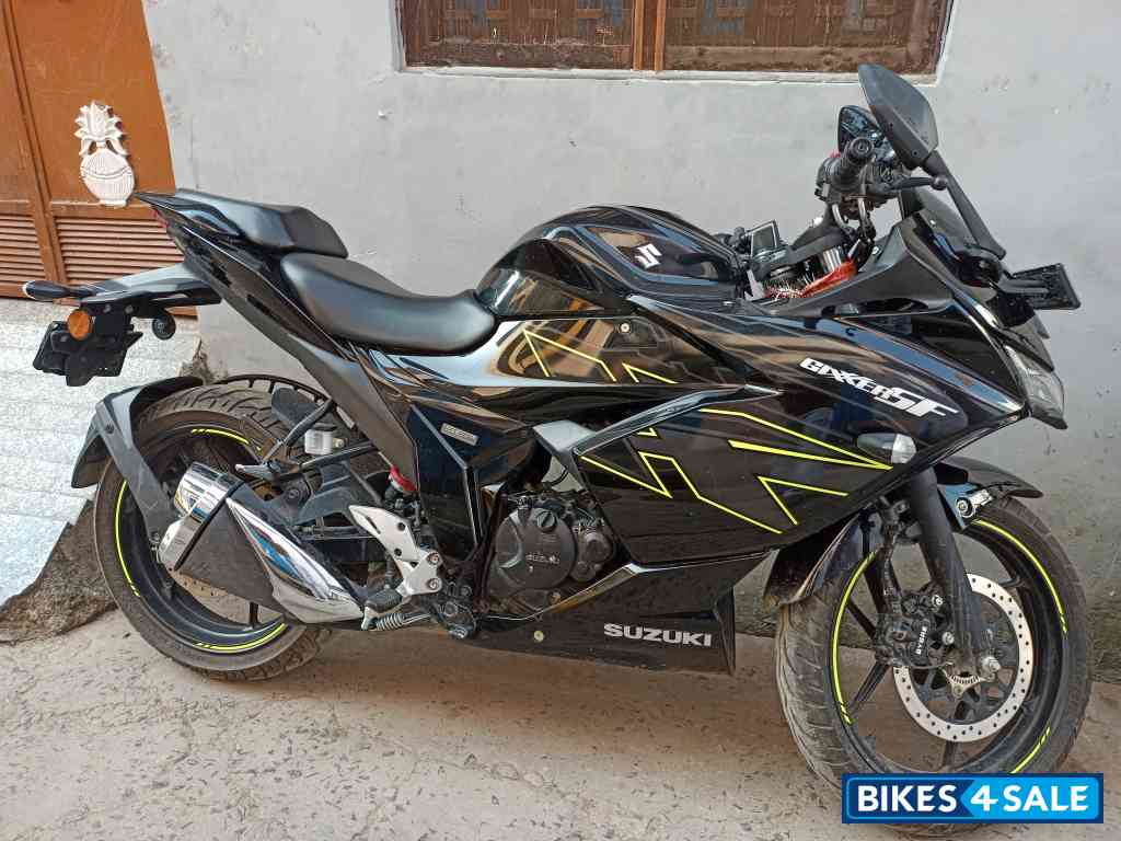 Sparkle Black Suzuki Gixxer SF BS6