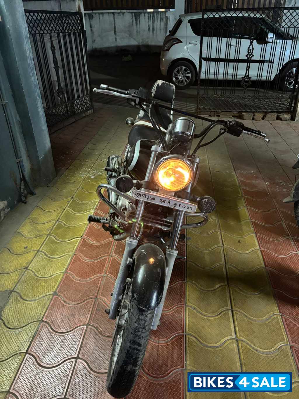Bajaj Avenger 220 DTS-i