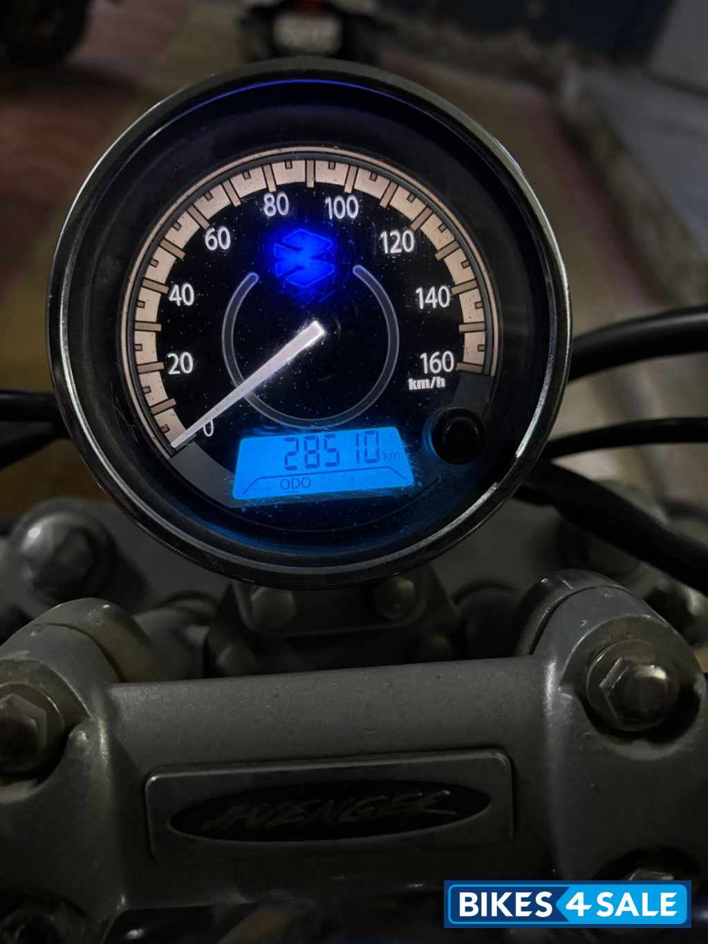 Bajaj Avenger 220 DTS-i