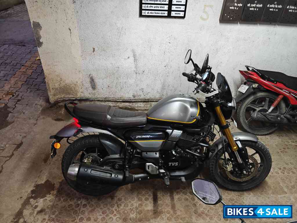 TVS Ronin TD