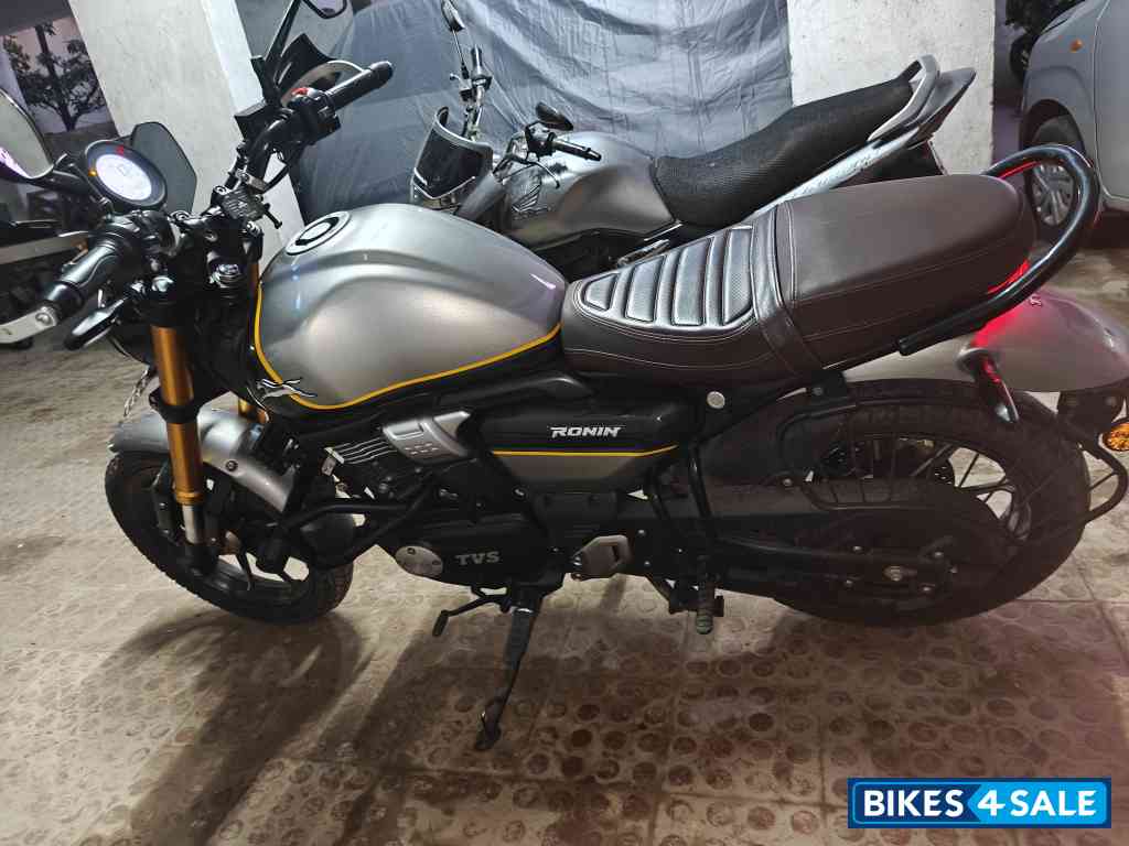 TVS Ronin TD