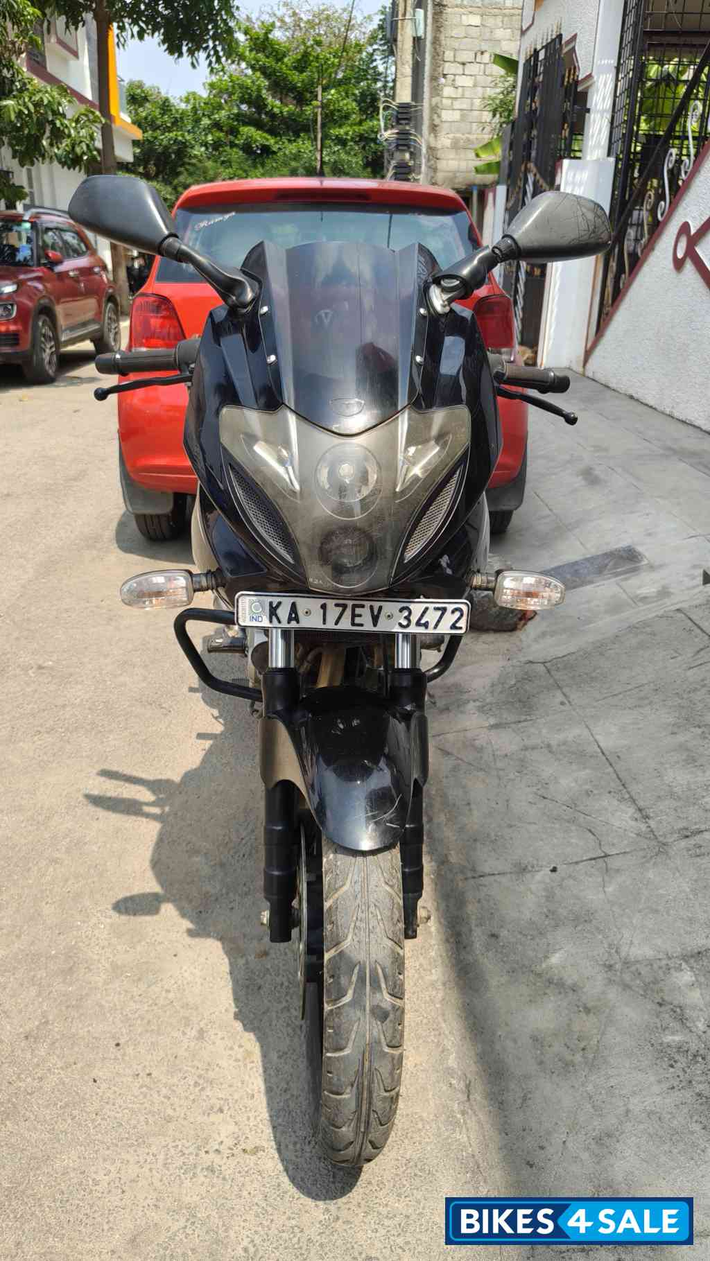 Black Bajaj Pulsar 220F