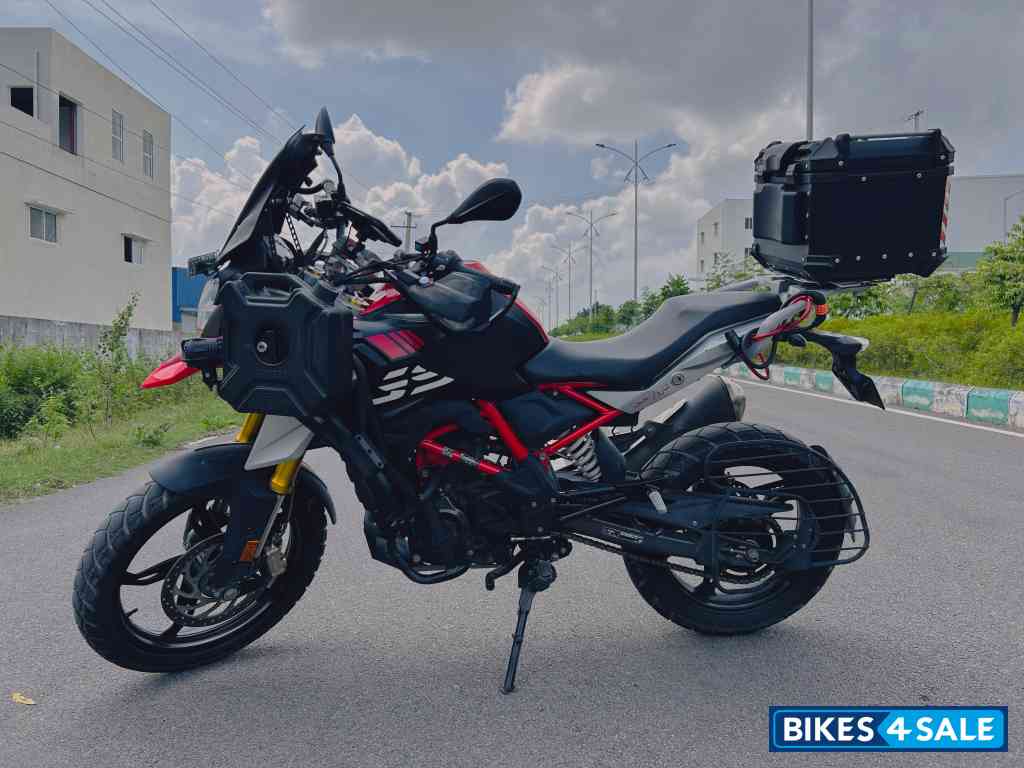 Racing Red BMW G 310 GS