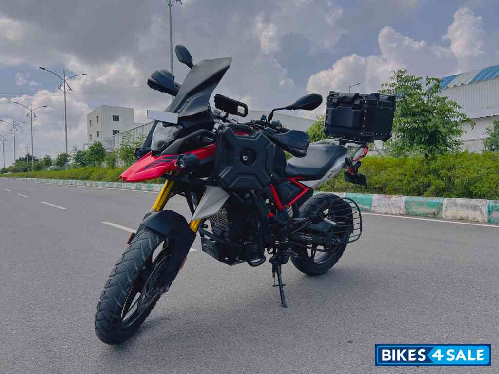 Racing Red BMW G 310 GS