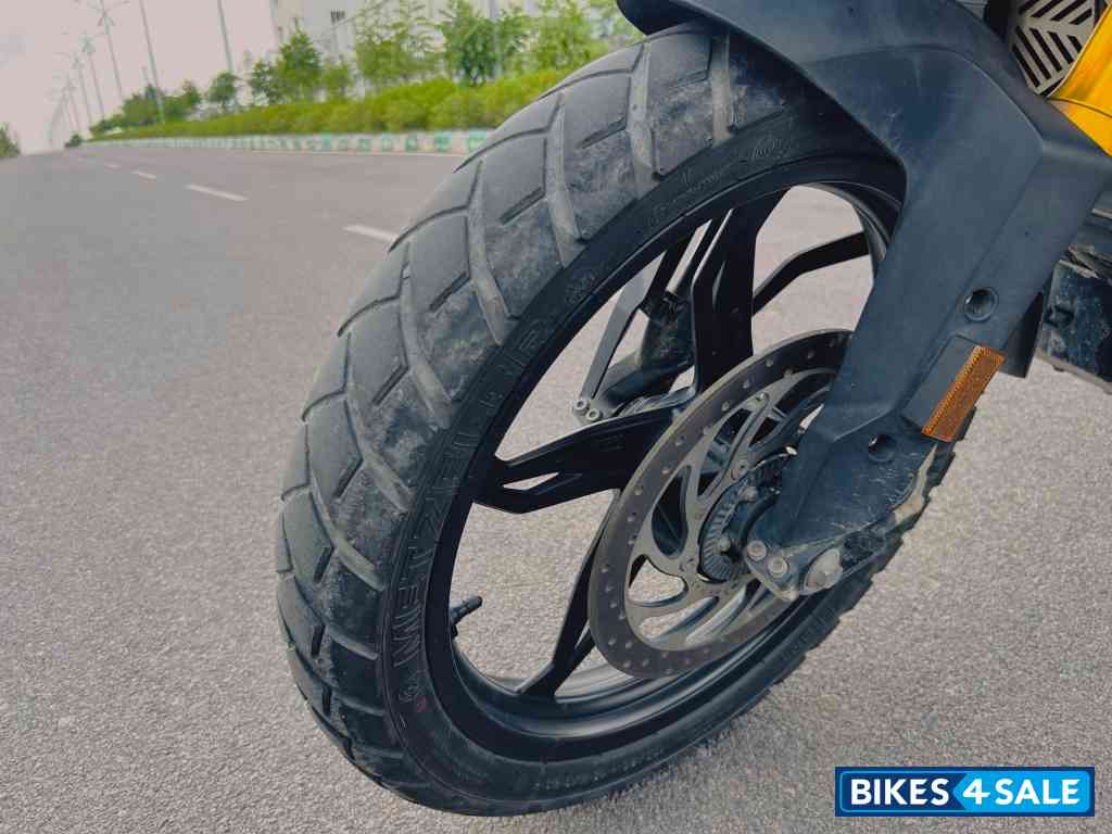 Racing Red BMW G 310 GS