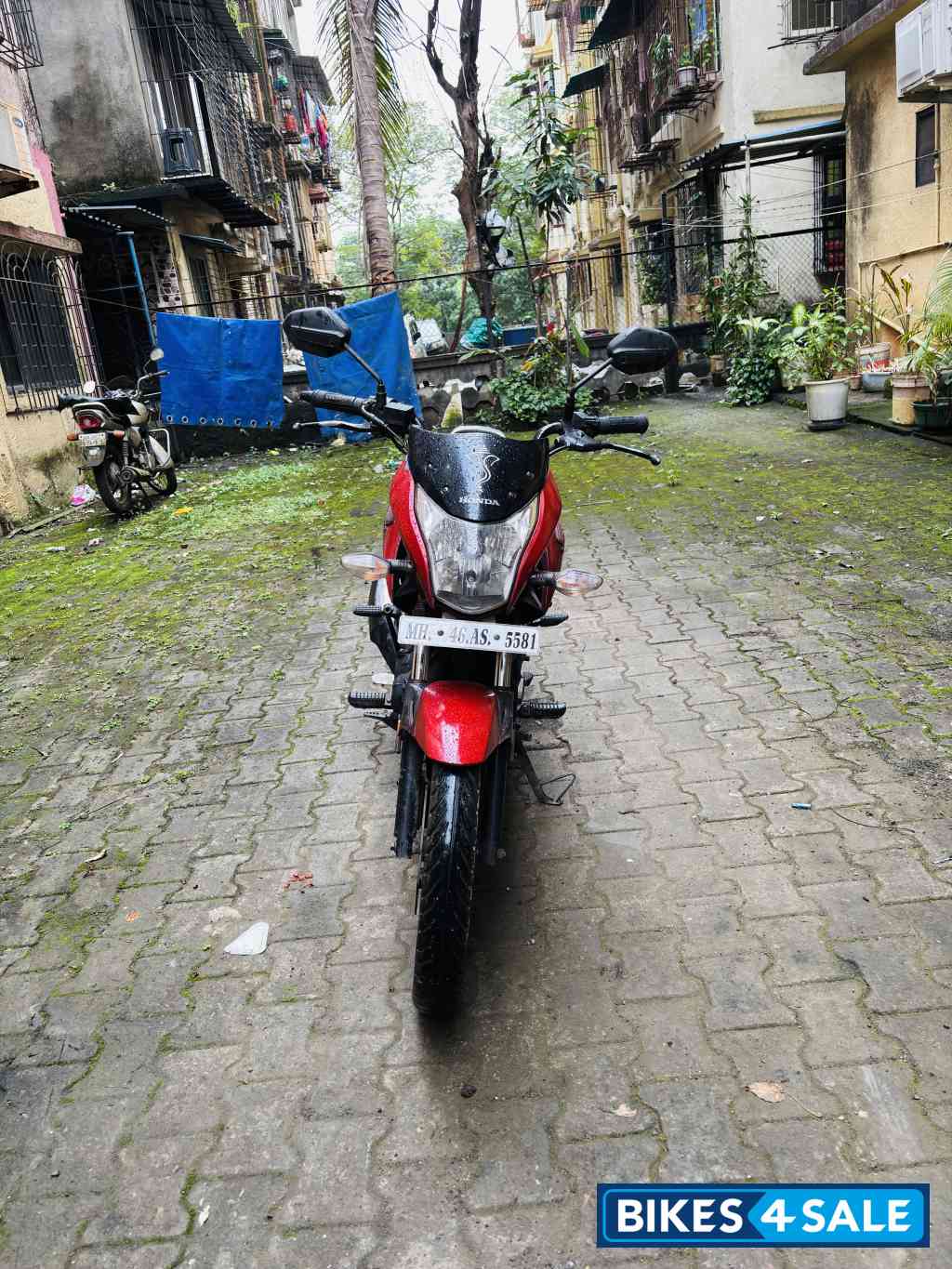 Red Honda CB Unicorn 160