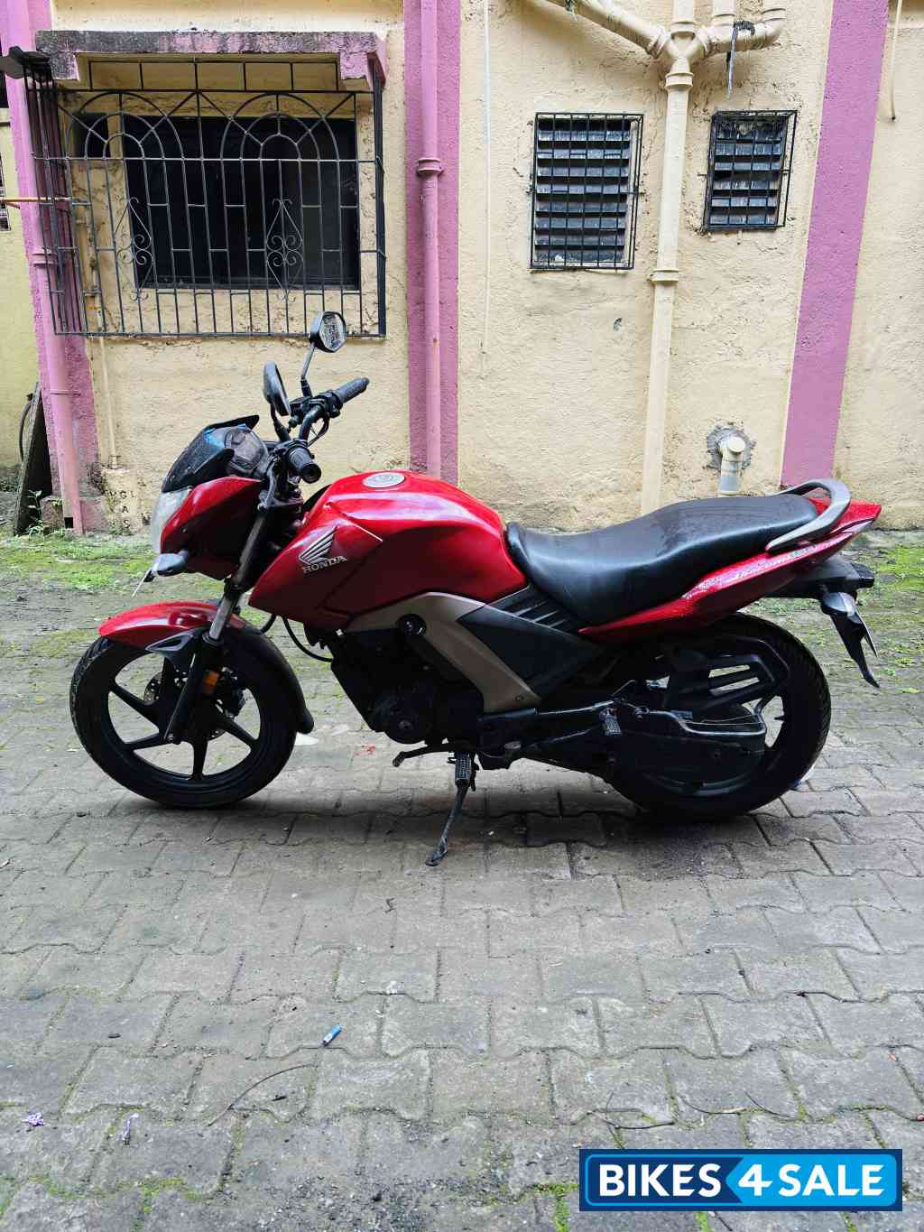 Red Honda CB Unicorn 160