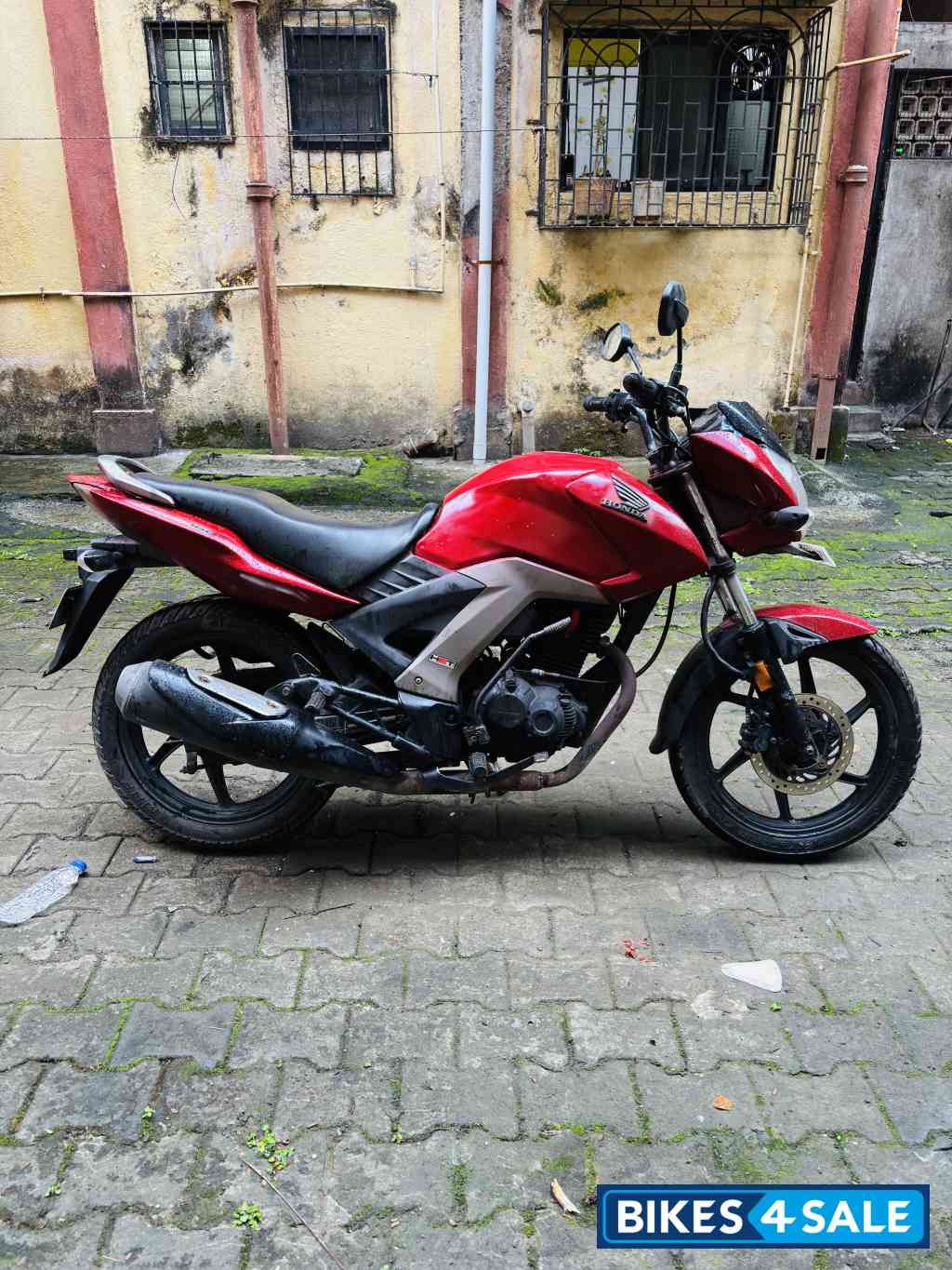 Red Honda CB Unicorn 160