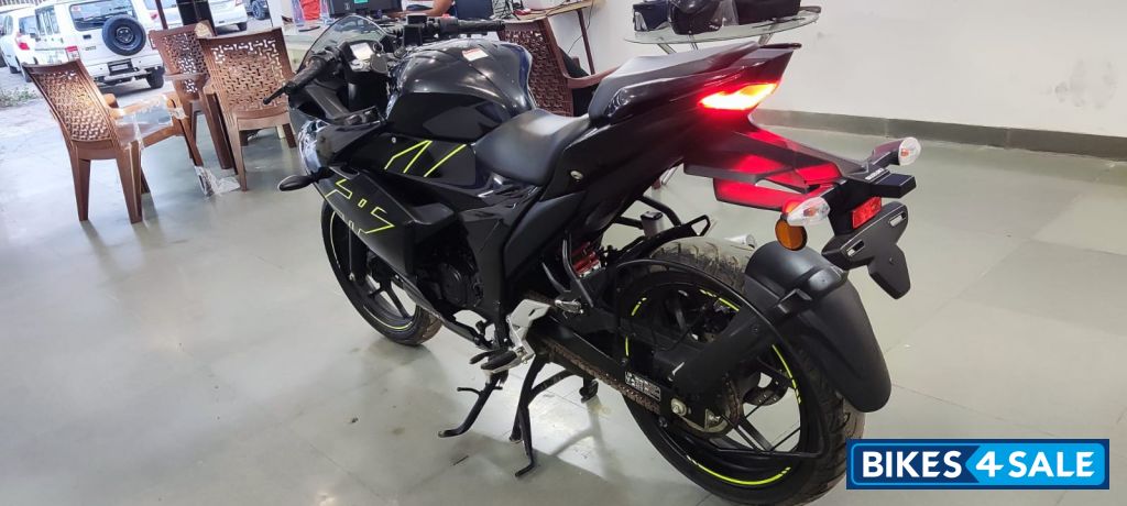 Black Suzuki Gixxer SF BS6