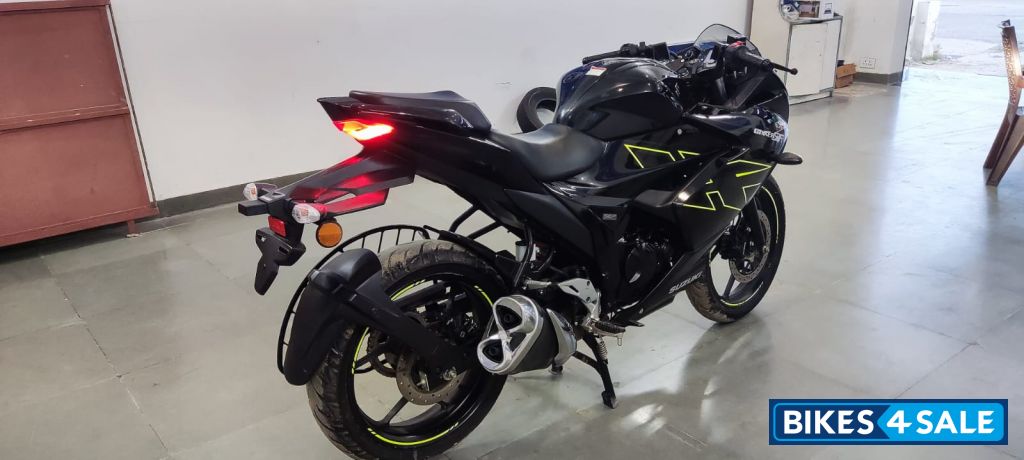 Black Suzuki Gixxer SF BS6