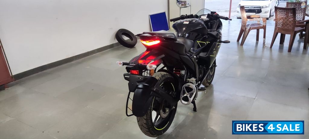 Black Suzuki Gixxer SF BS6