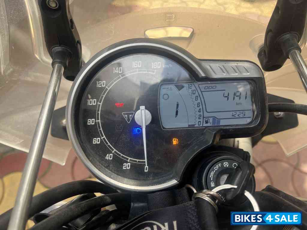 Triumph Scrambler 400 X