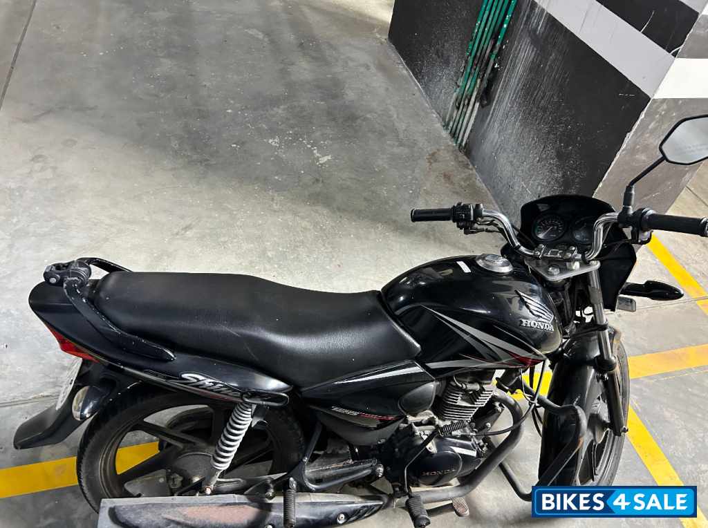 Black Honda Shine 125 Drum