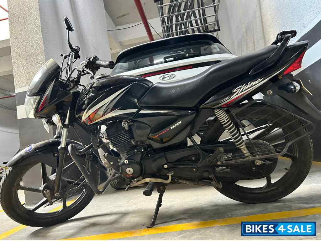 Black Honda Shine 125 Drum