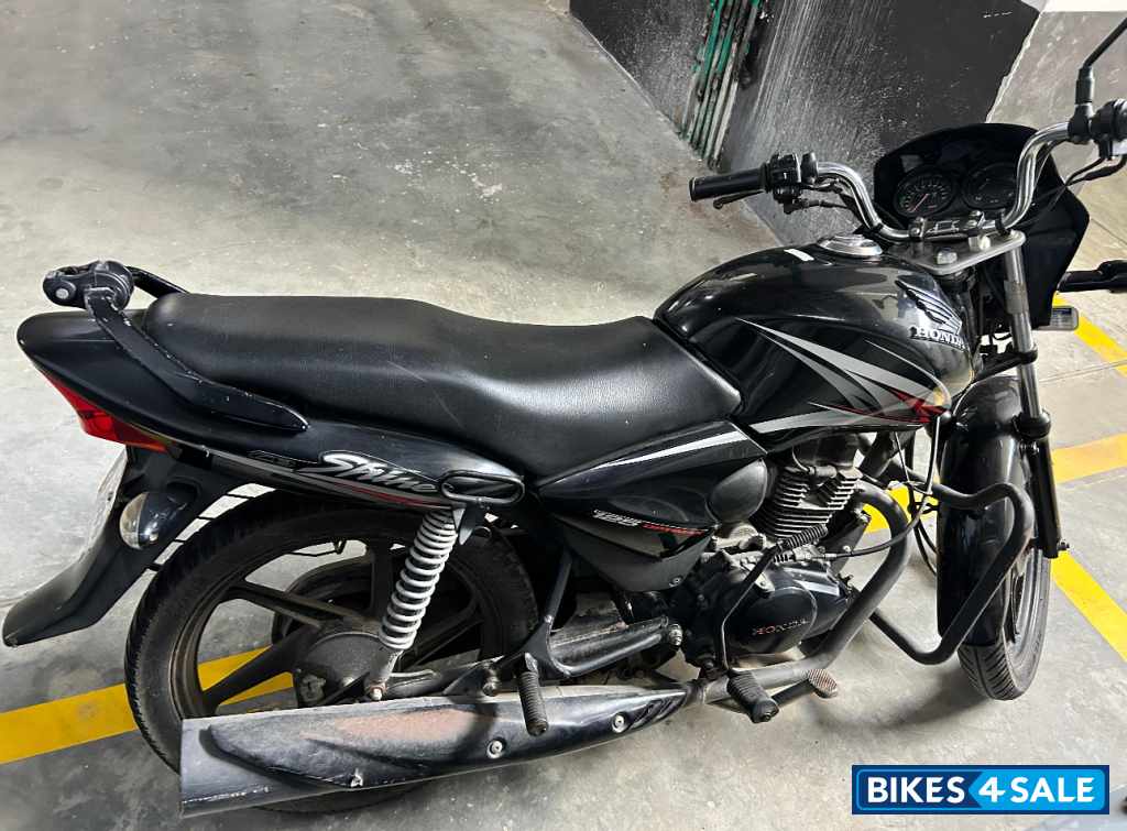 Black Honda Shine 125 Drum