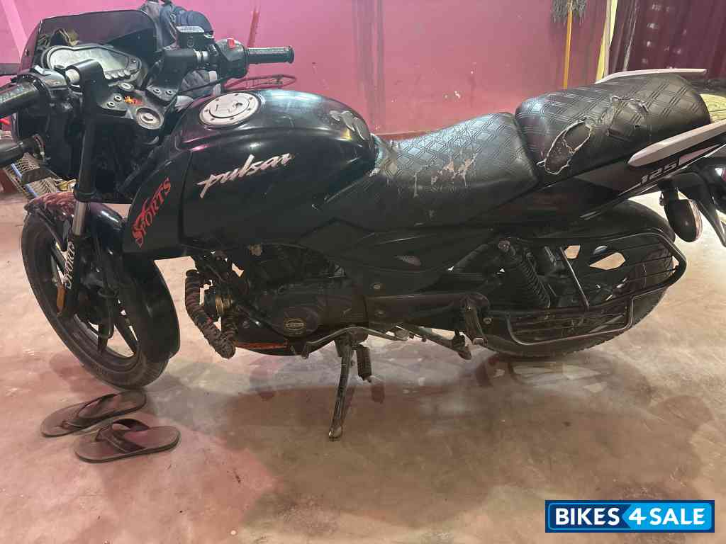 Black Bajaj Pulsar 125