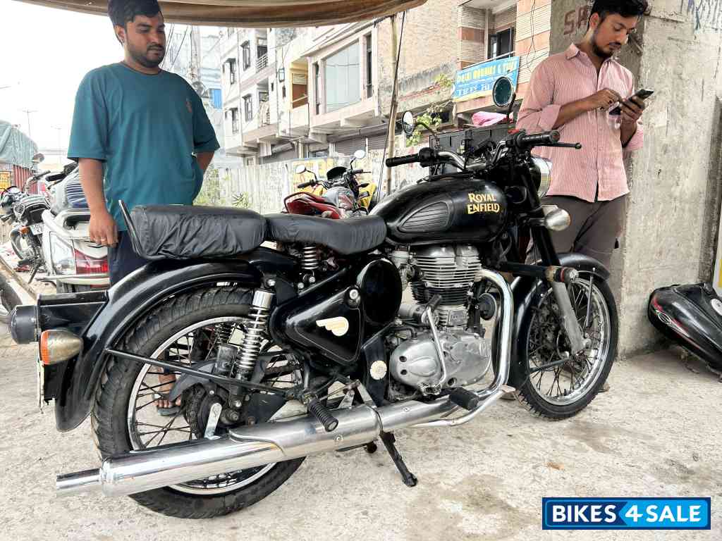 Black Royal Enfield Classic 350