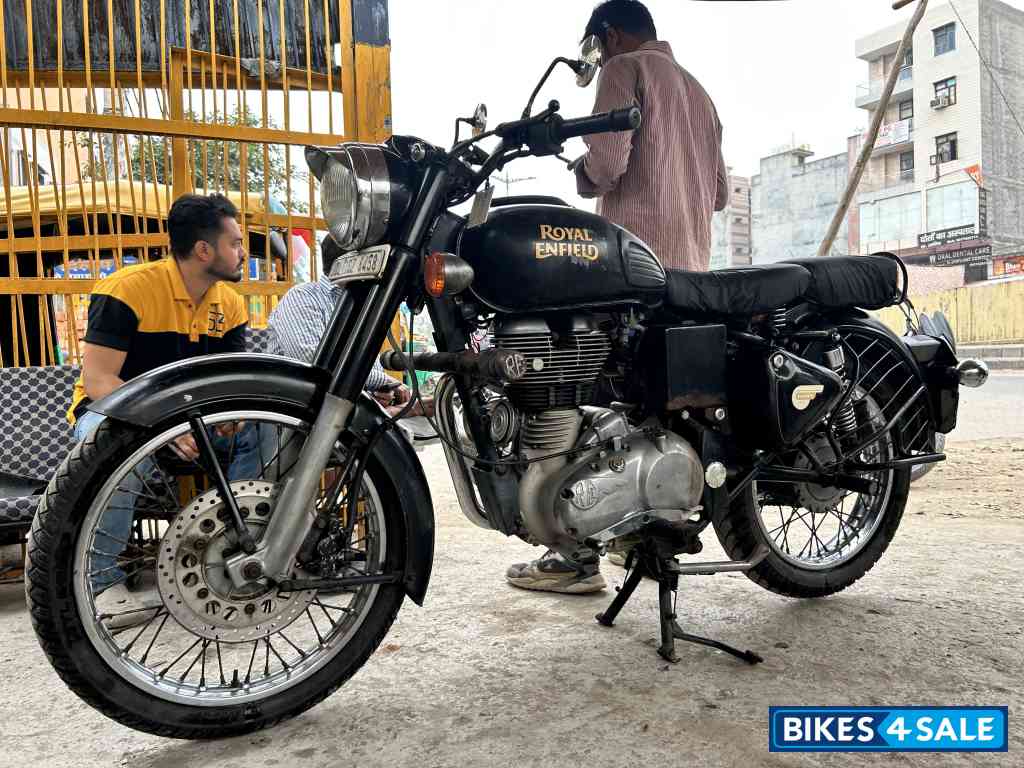 Black Royal Enfield Classic 350