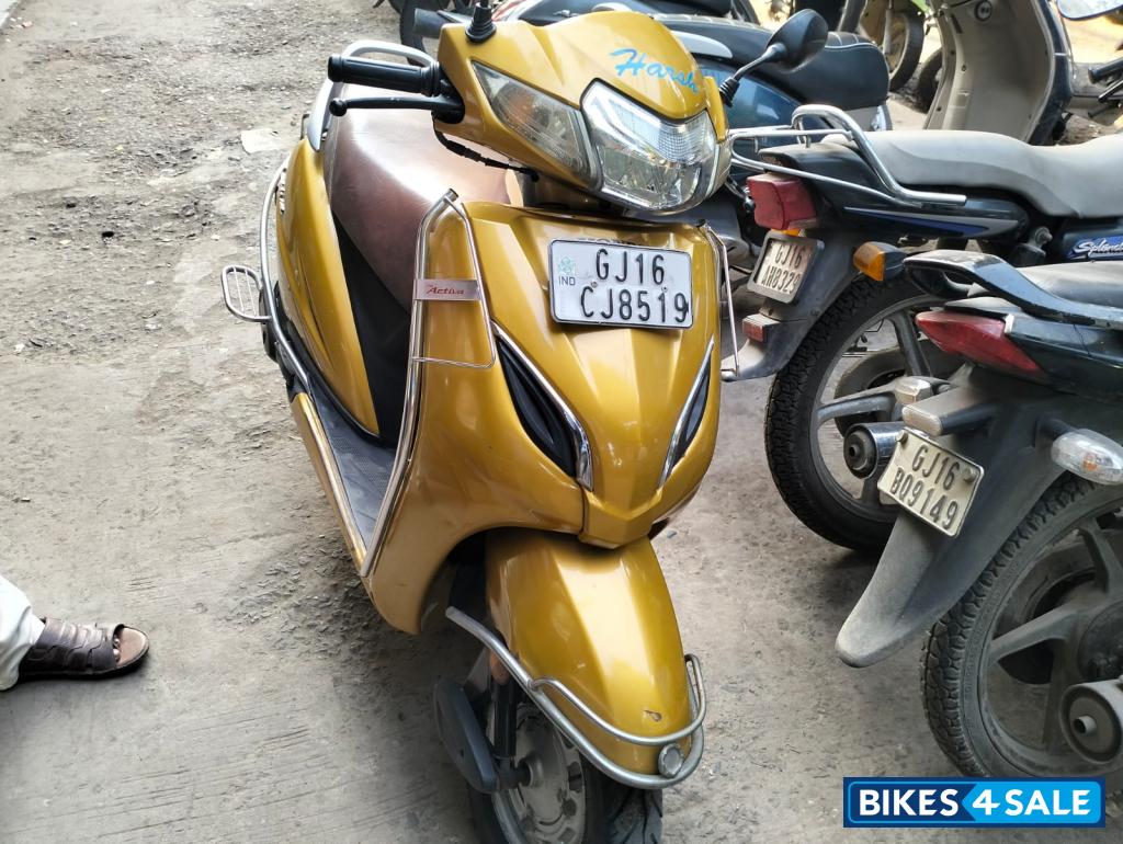 Yellow Honda Activa 5G