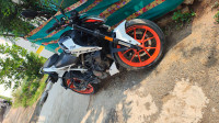 White KTM Duke 200 2022