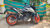 White KTM Duke 200 2022