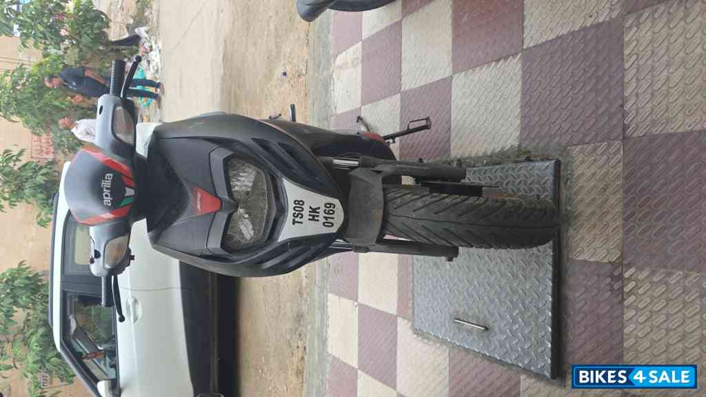 Aprilia SR 160 Carbon ABS