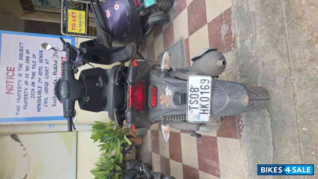 Aprilia SR 160 Carbon ABS