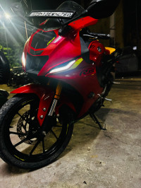 Yamaha R15 V4