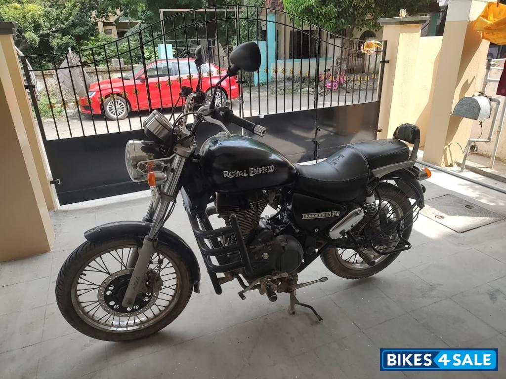 Black Royal Enfield Thunderbird 350
