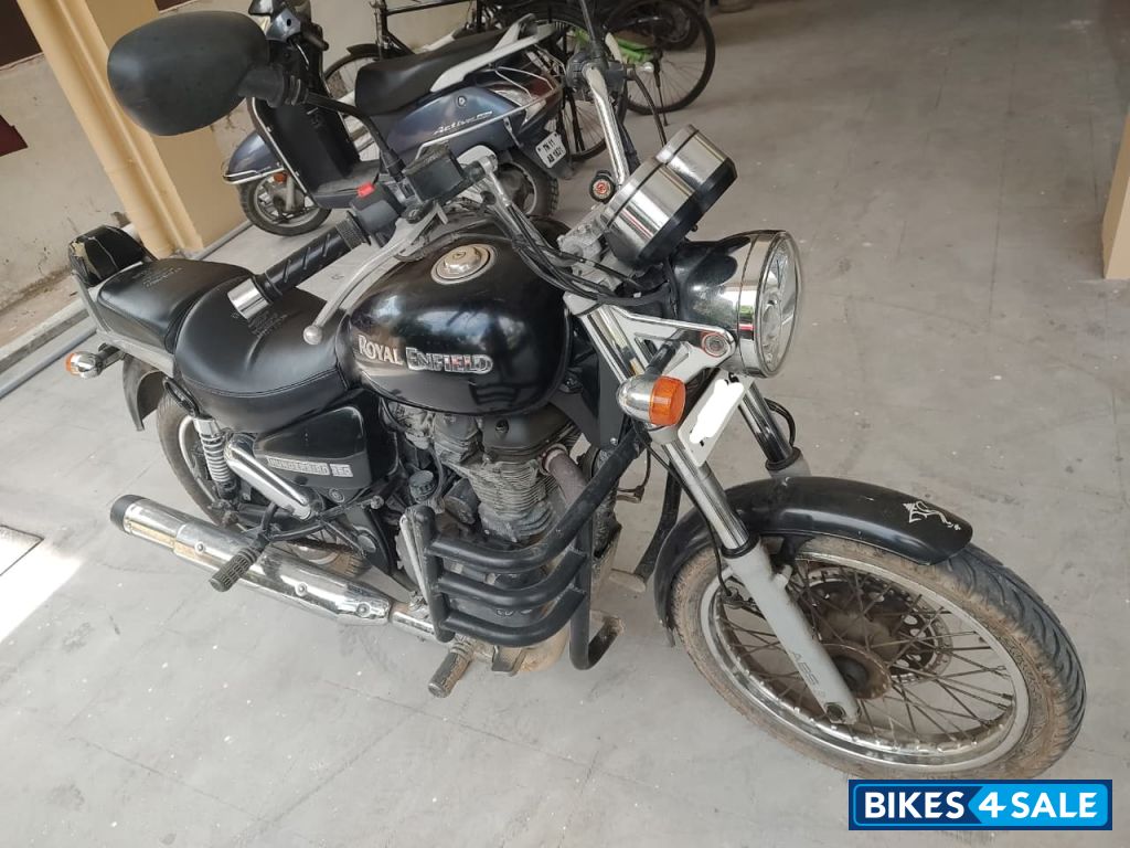 Black Royal Enfield Thunderbird 350