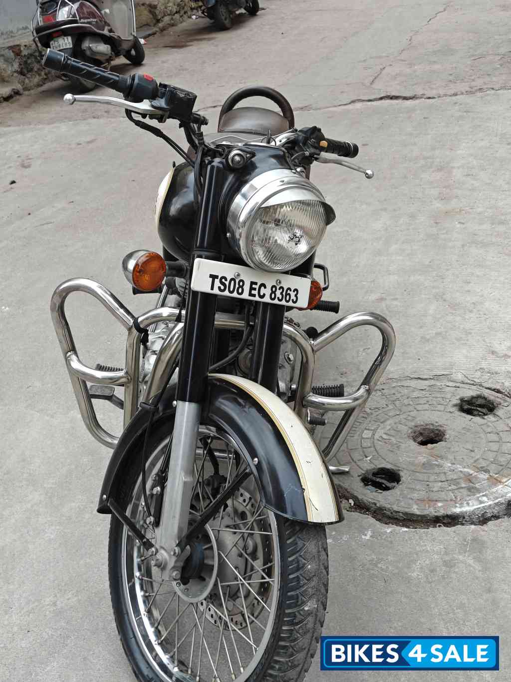 Black Royal Enfield Classic 500