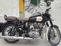 Black Royal Enfield Classic 500
