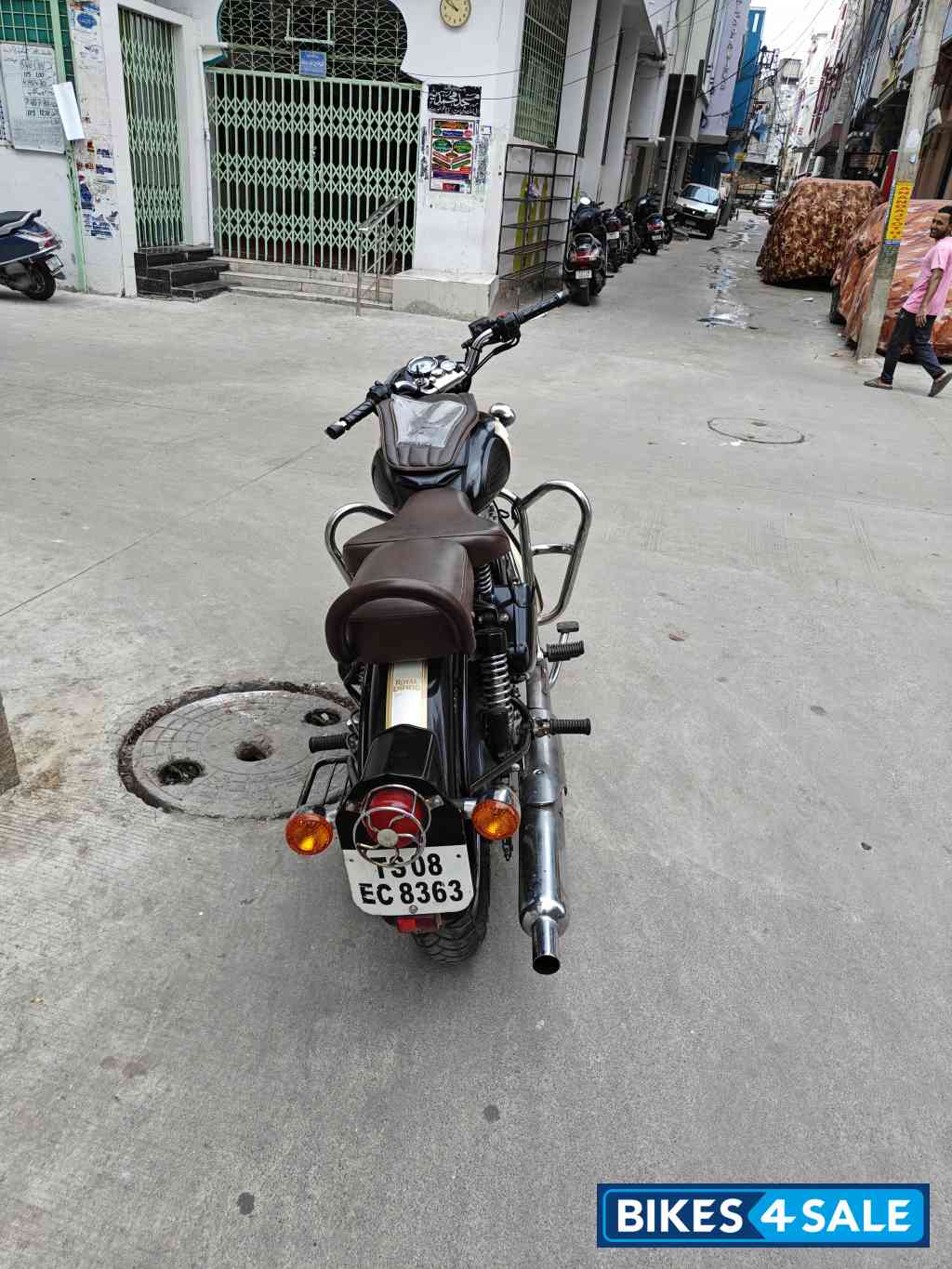 Black Royal Enfield Classic 500