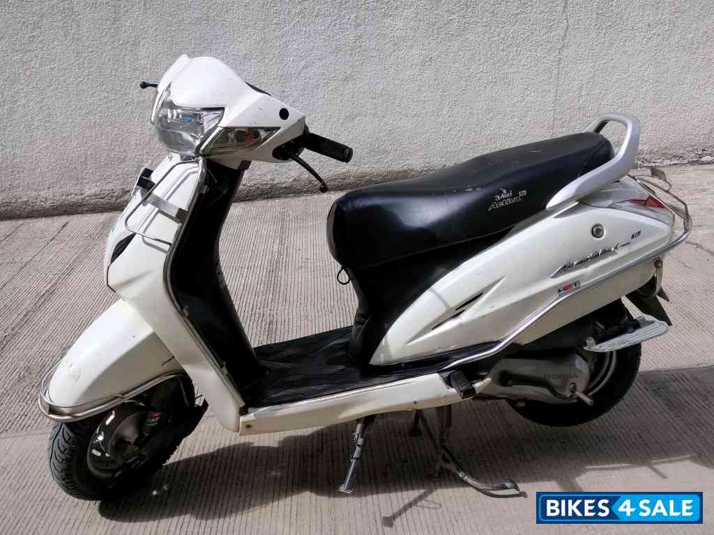 White Honda Activa 3G