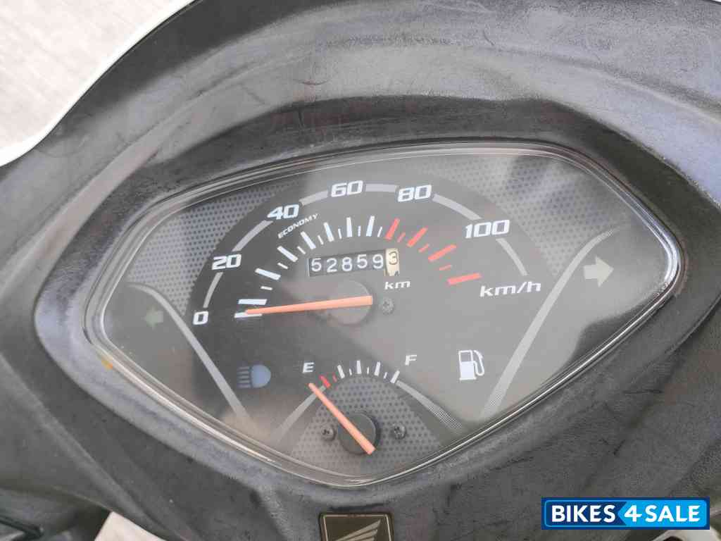 White Honda Activa 3G