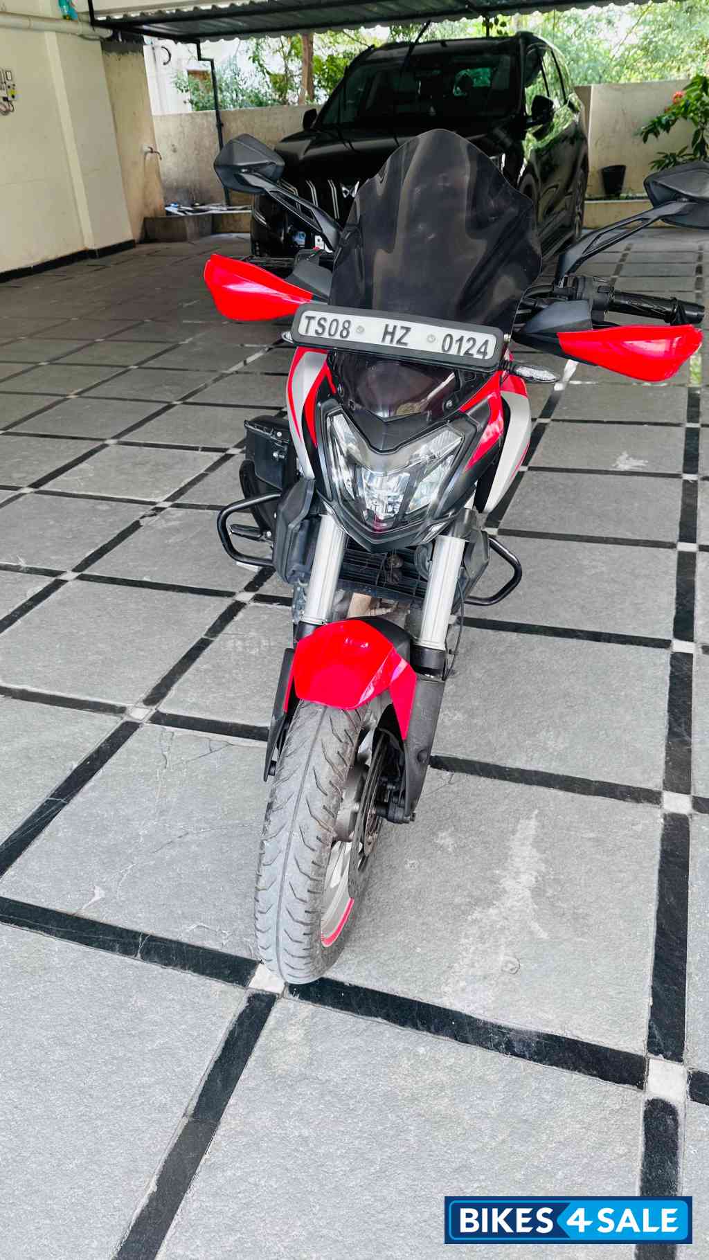 Red Bajaj Dominar 250
