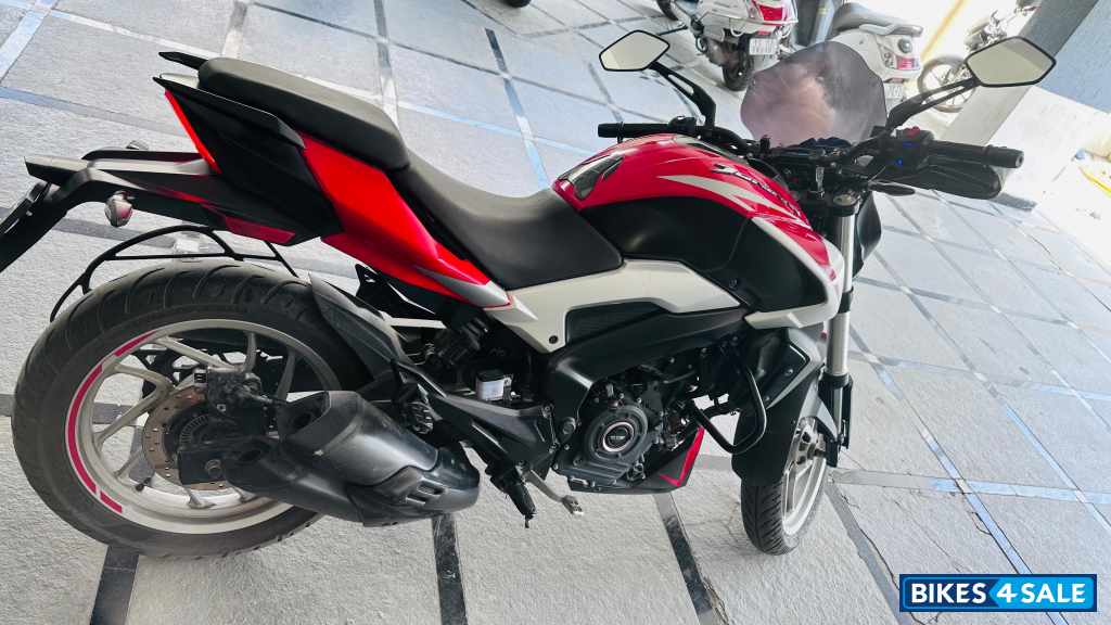 Red Bajaj Dominar 250