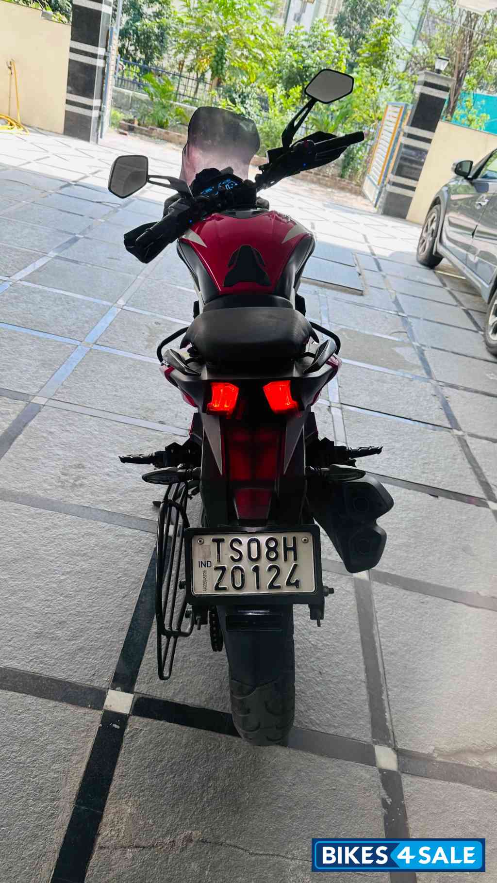 Red Bajaj Dominar 250