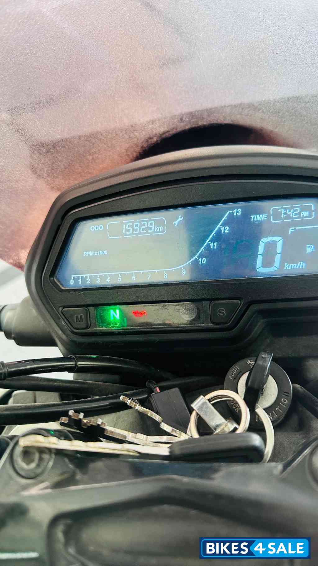 Red Bajaj Dominar 250