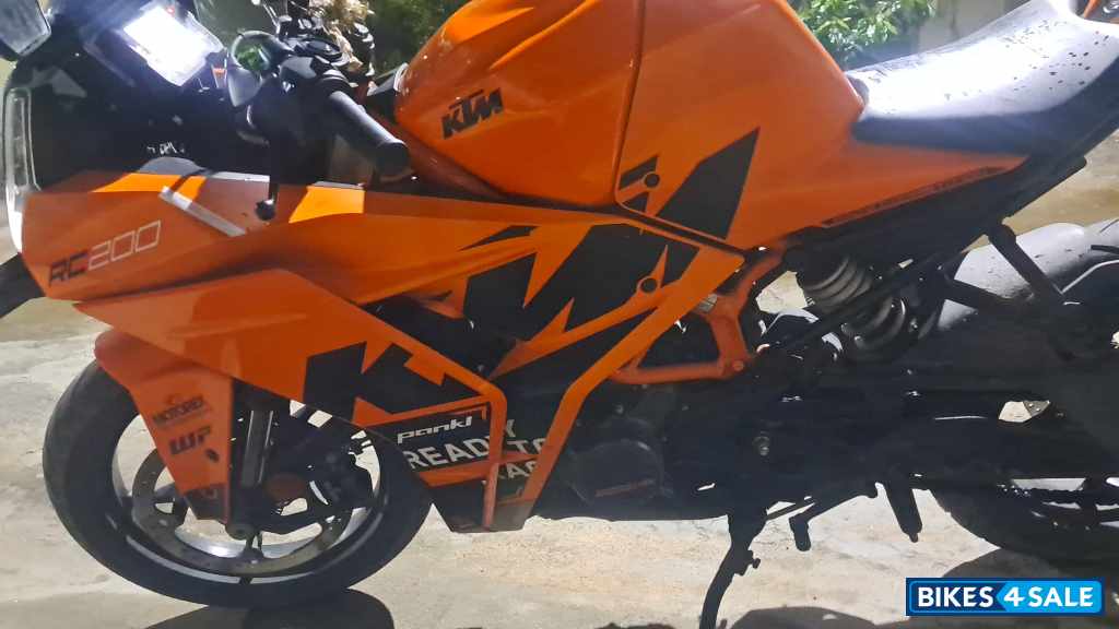 Orange KTM RC 200 GP