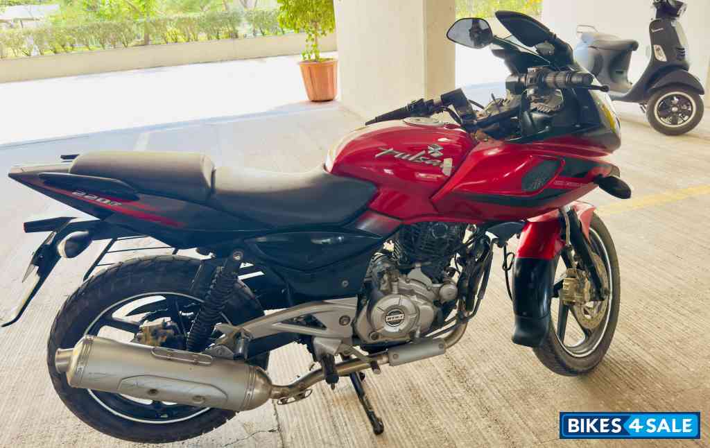 Bajaj Pulsar 220F