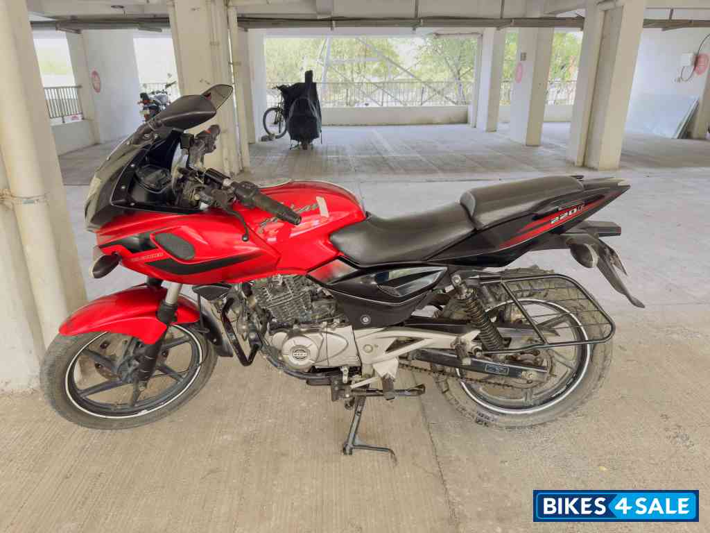 Bajaj Pulsar 220F