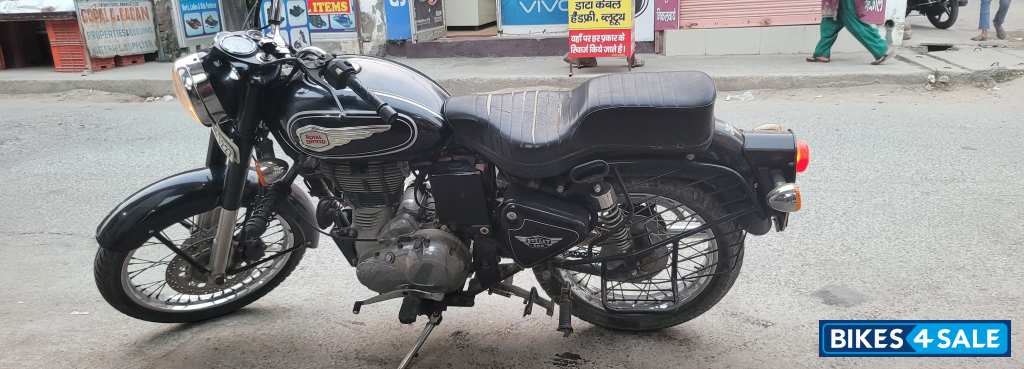 Black Royal Enfield Bullet Standard 500